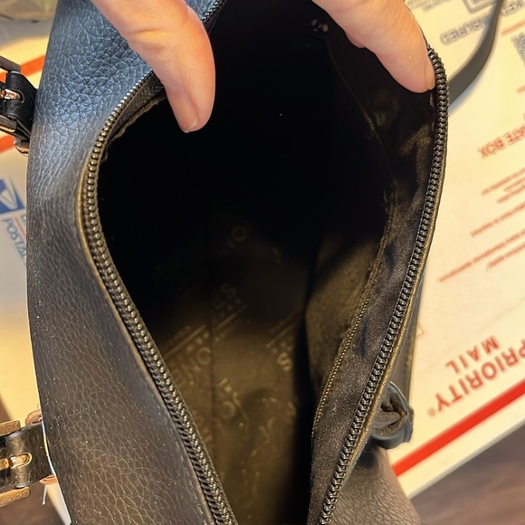 Jones New York black small bag it’s got three pockets new - Picture 4 of 4